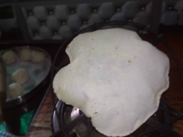 चावल के आटे की रोटी (झारखंड का बेलवा रोटी )