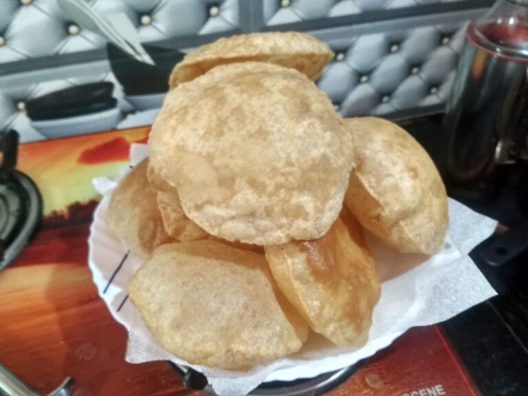 गेहूं के आटे की पूड़ी
