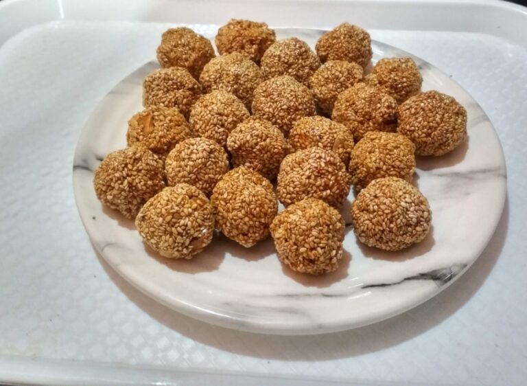 सादा तिल का लड्डू / Safed Til Ke Ladoo