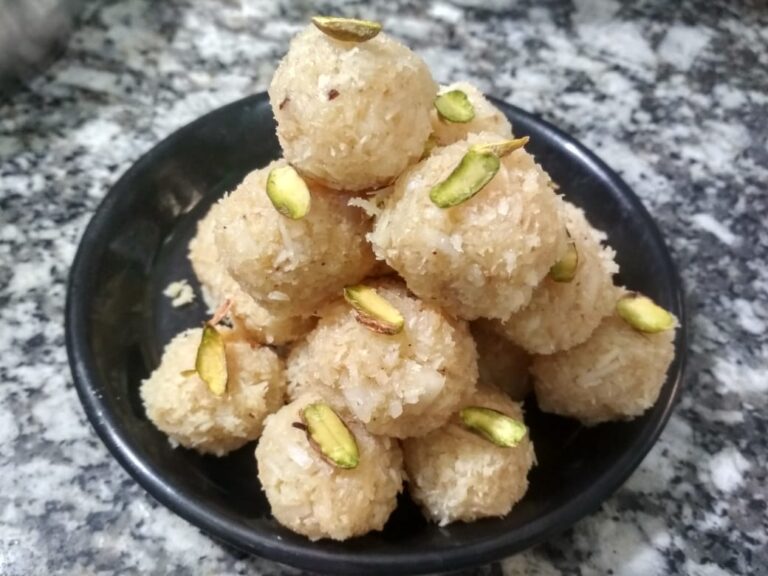 नारियल के लड्डू / Naryal ka ladoo / Coconut Ladoo